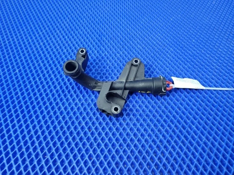 Патрубок системы охлаждения Mercedes-Benz C-Class 2019 A2762002052 W205 М264920