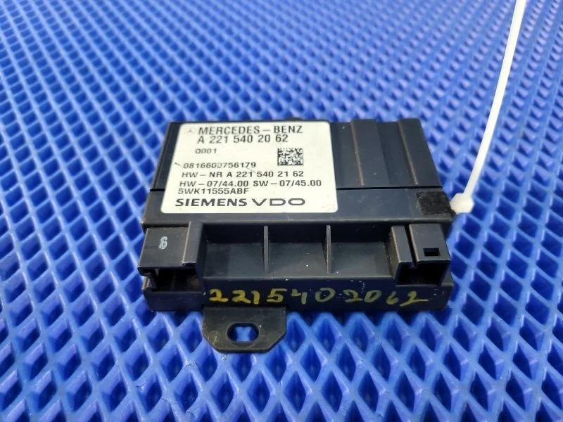 Блок управления топливным насосом Mercedes-Benz C-Class 2010 A2215402062 W204 М156985