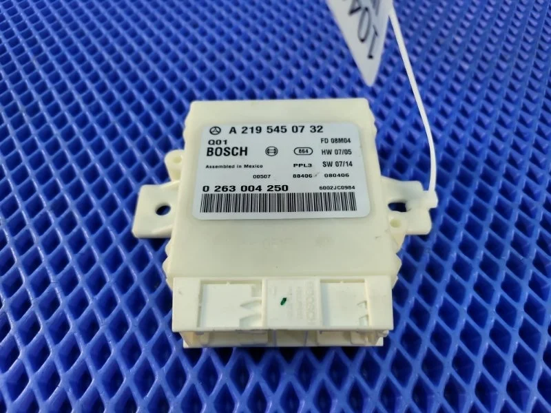 Блок управления парктроником Mercedes-Benz Cls-Class 2008 A2195450732 W219 М273960
