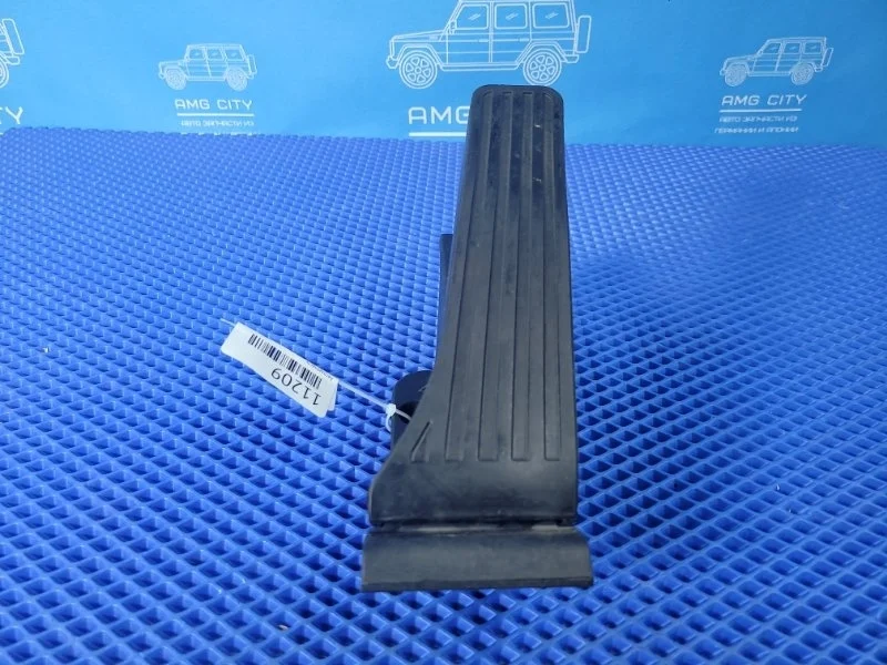 Педаль газа Mercedes-Benz C-Class 2011 A2043000100 W204 M271820