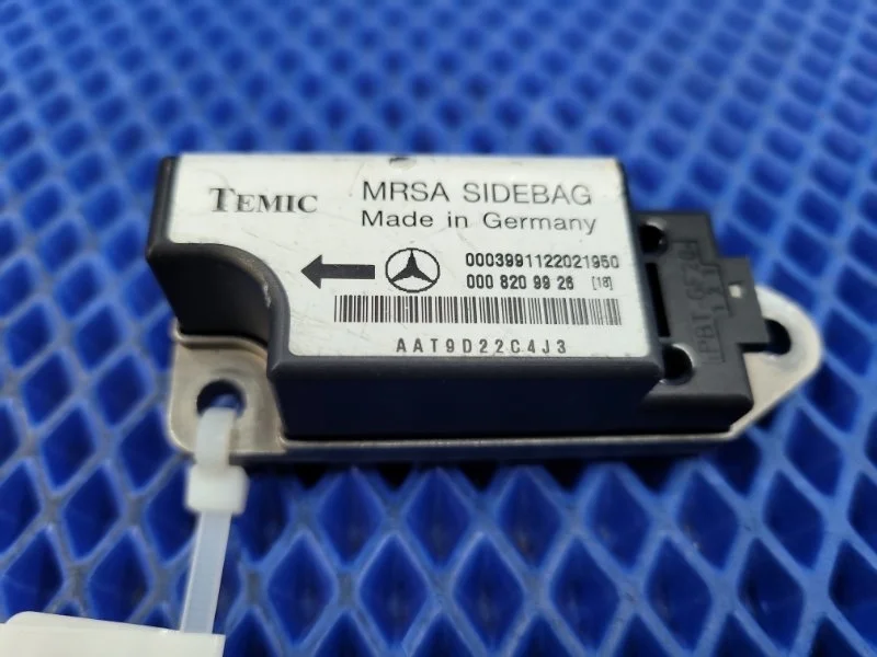 Датчик подушки безопасности Mercedes-Benz E-Class 1998 A0008209926 W210 М112911