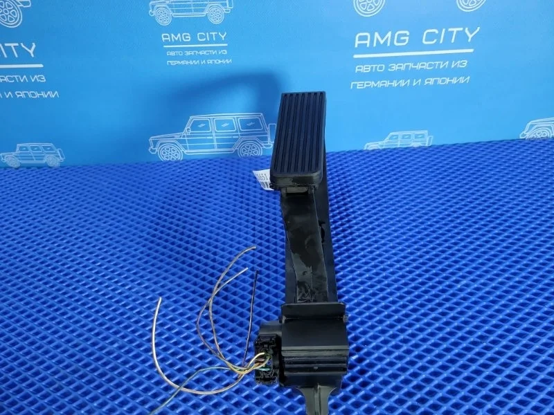 Педаль газа Mercedes-Benz S-Class 2003 A2203000104 W220 M275950