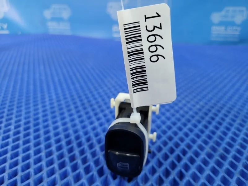 Кнопка стеклоподъемника Mercedes-Benz Clc-Class 2001 A2038200210 W203 М271955, передняя правая