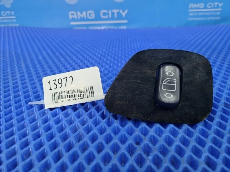 Кнопка стеклоподъемника Mercedes-Benz E-Class 2001 A2108208210 W210 М112
