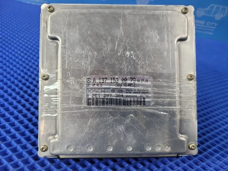 Блок управления двигателем Mercedes-Benz S-Class 2000 A1371530079 W220 M112