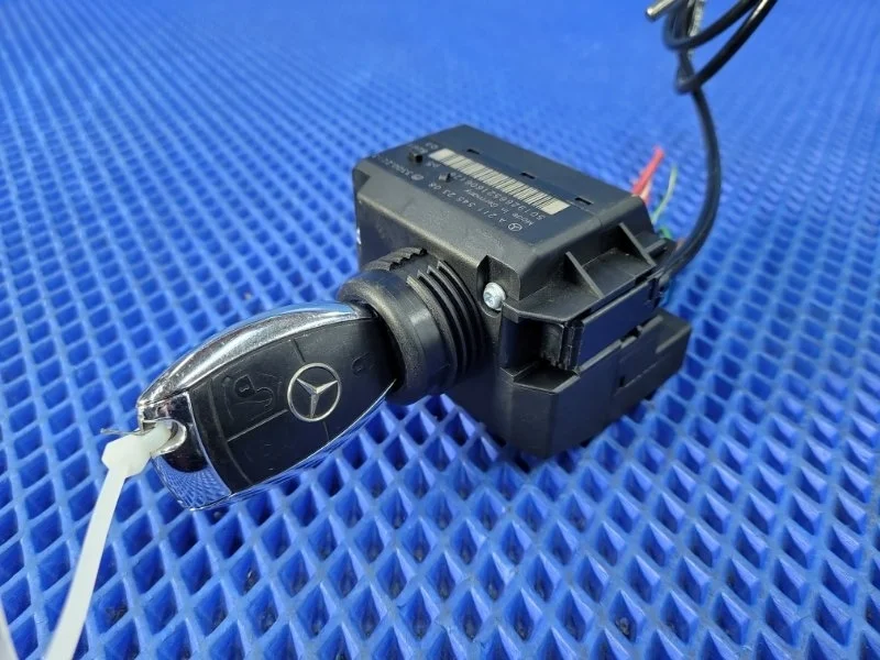 Замок зажигания Mercedes-Benz Cls-Class 2008 A2115452308 W219 М273960