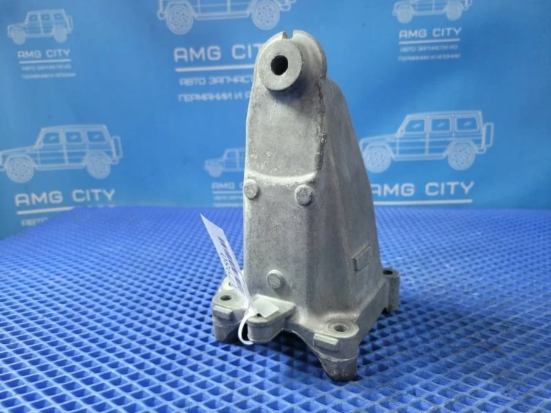 Кронштейн двигателя Mercedes-Benz C-Class 2016 A2742234304 W205