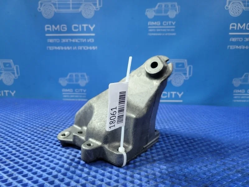 Кронштейн двигателя Mercedes-Benz C-Class 2010 A2722232104 W204 М271820