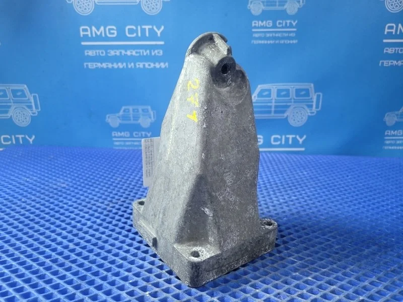 Кронштейн двигателя Mercedes-Benz C-Class 2010 A2712232304 W204 М271820