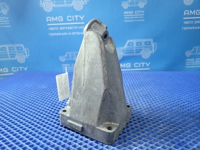 Кронштейн двигателя Mercedes-Benz C-Class 2010 A2712232304 W204 М271820