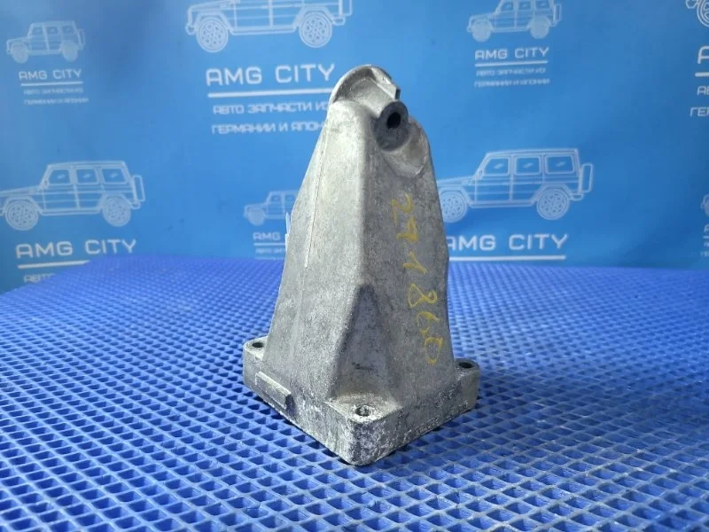 Кронштейн двигателя Mercedes-Benz C-Class 2010 A2712232304 W204 М271820