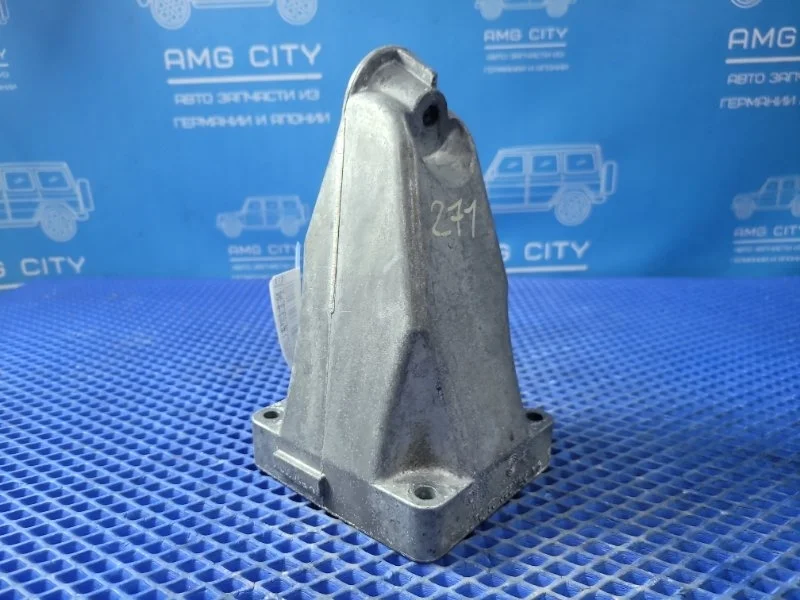 Кронштейн двигателя Mercedes-Benz C-Class 2010 A2712232304 W204 М271820