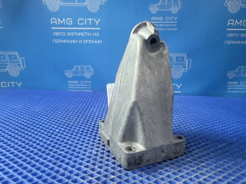 Кронштейн двигателя Mercedes-Benz C-Class 2010 A2712232304 W204 М271820