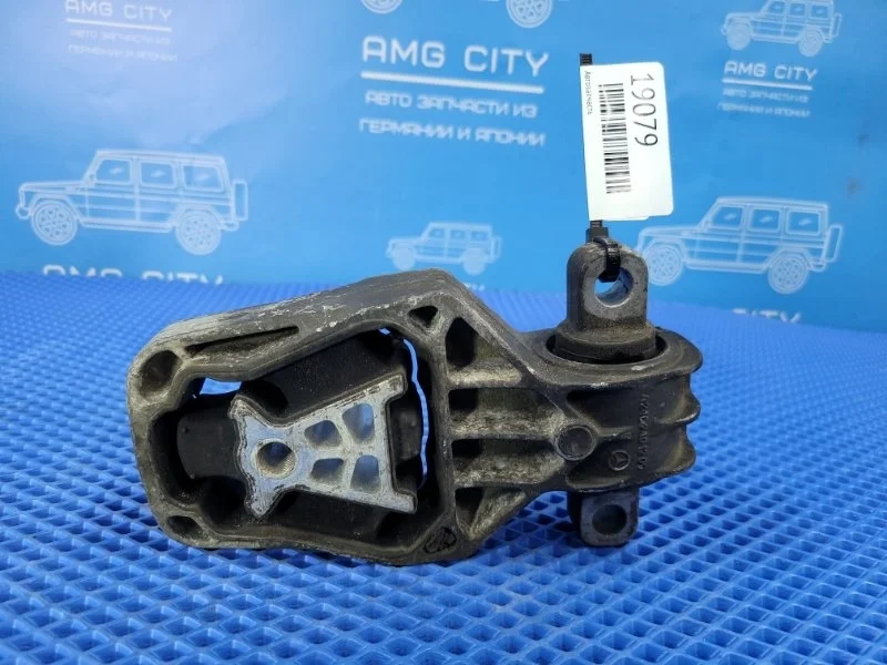 Подушка двигателя Mercedes-Benz A-Class 2014 A2462401209 W176 М270910