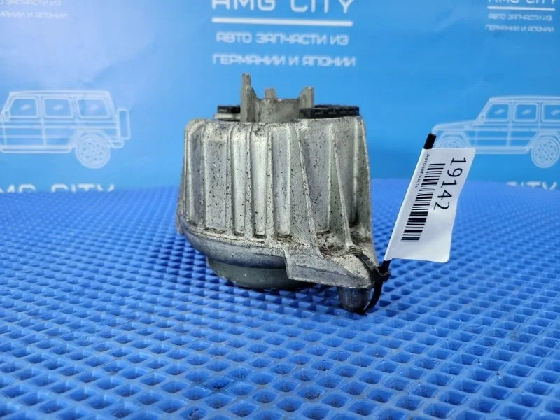 Подушка двигателя Mercedes-Benz C-Class 2010 A2072400717 W204 М271820