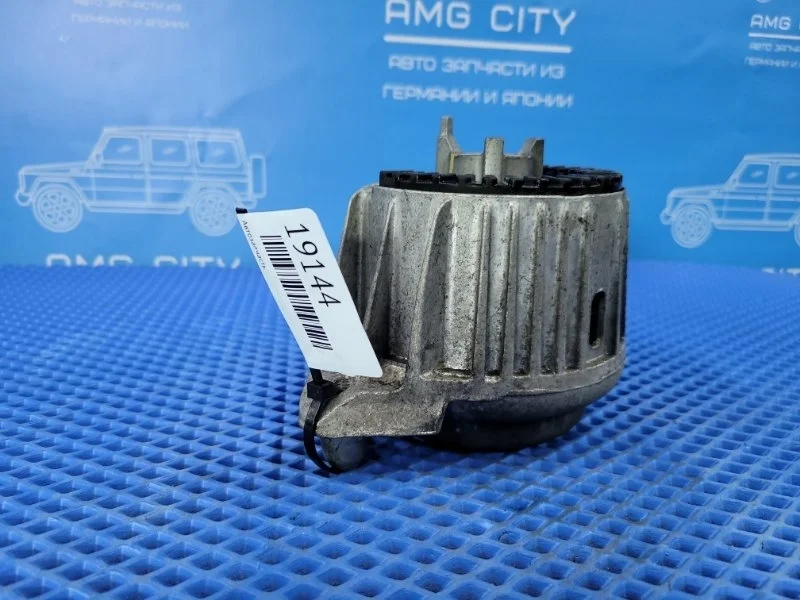Подушка двигателя Mercedes-Benz C-Class 2010 A2072400717 W204 М271820