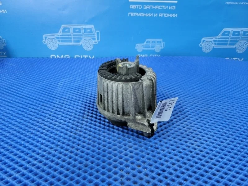 Подушка двигателя Mercedes-Benz C-Class 2010 A2072400717 W204 М271820