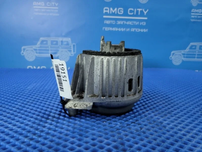 Подушка двигателя Mercedes-Benz C-Class 2010 A2072400717 W204 М271820