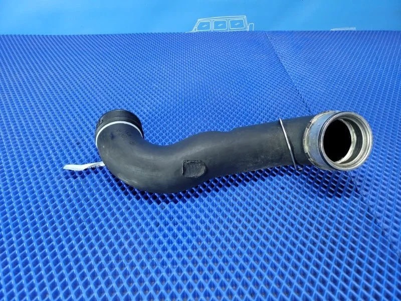 Патрубок интеркулера Bmw 1-Series 13717590304 E82