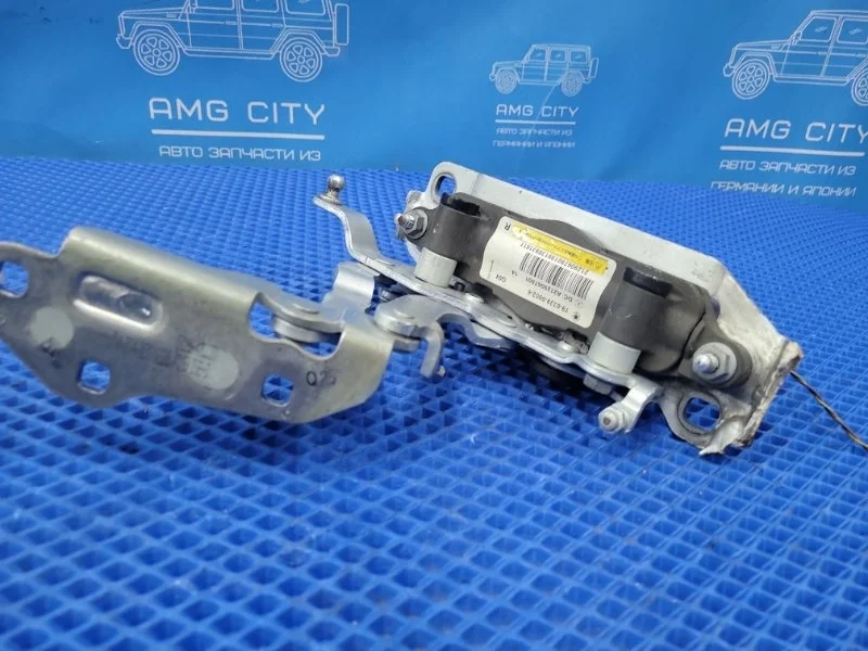 Петля капота Mercedes-Benz C-Class 2011 A2048800228 W204 M271820, правая