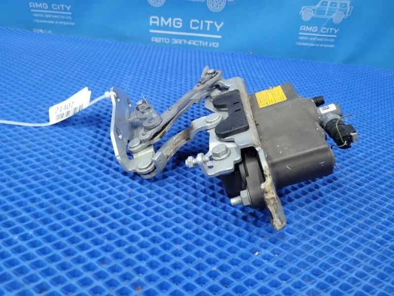 Петля капота Mercedes-Benz C-Class 2013 A2048800128 W204 M271820, левая