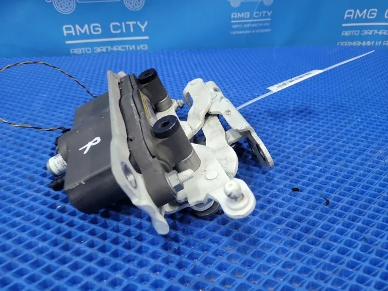 Петля капота Mercedes-Benz C-Class 2011 A2048800228 W204 M271820, правая