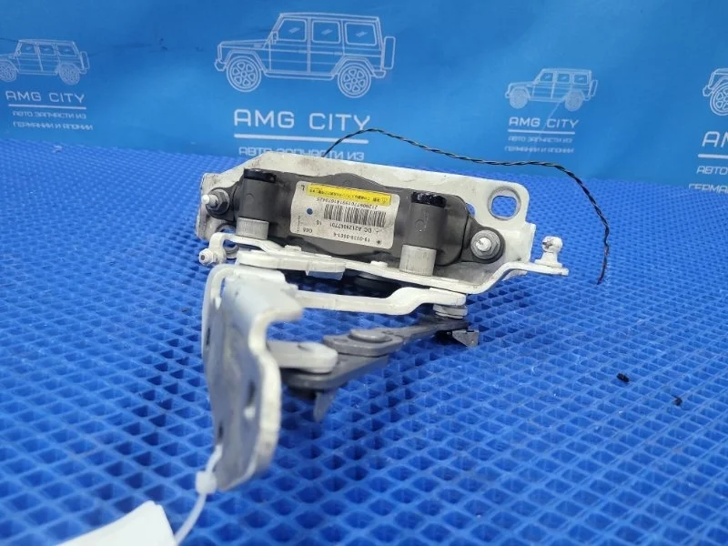 Петля капота Mercedes-Benz C-Class 2013 A2048800128 W204 M271820, левая