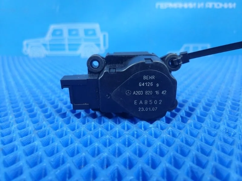 Сервопривод заслонок печки Mercedes-Benz E-Class 2003 A2038201642 W211 М112949