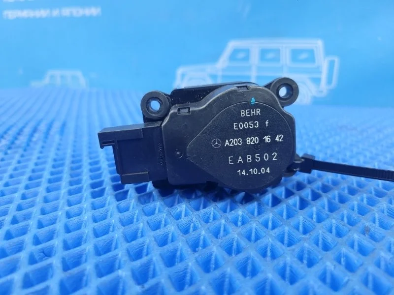 Сервопривод заслонок печки Mercedes-Benz E-Class 2003 A2038201642 W211 М112949