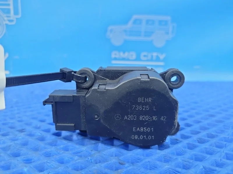 Сервопривод заслонок печки Mercedes-Benz E-Class 2003 A2038201642 W211 М112949