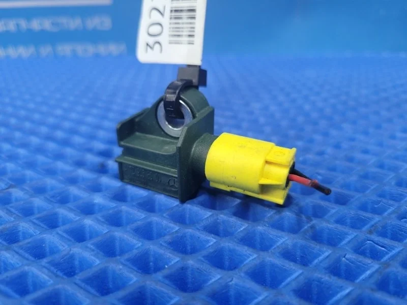 Датчик ускорения Mercedes-Benz E-Class 2013 A1729056000 W212 М276952