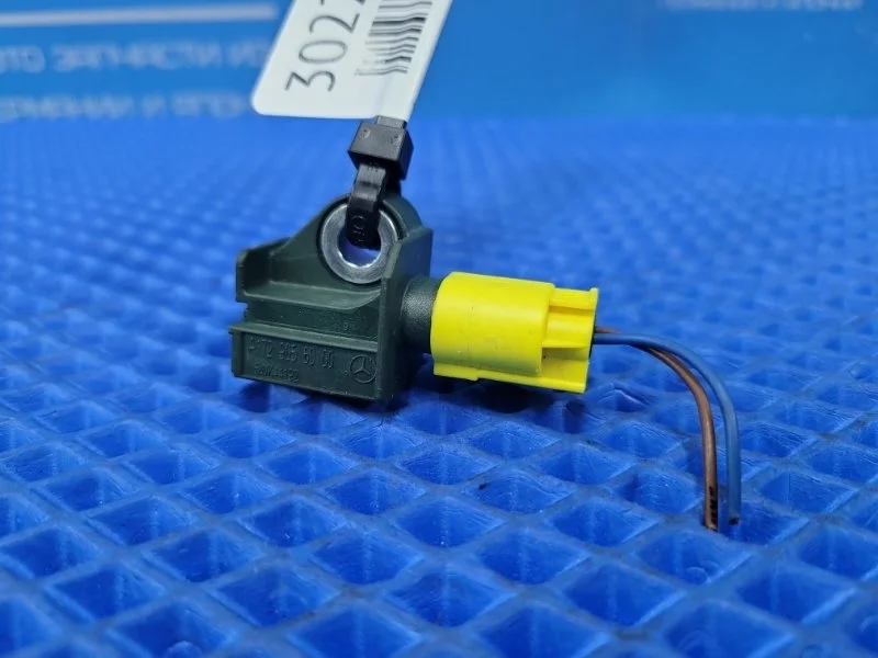 Датчик ускорения Mercedes-Benz E-Class 2013 A1729056000 W212 М276952