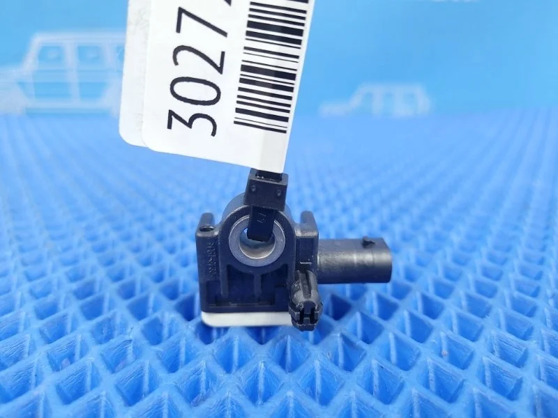 Датчик ускорения Mercedes-Benz Gl-Class 2015 A1668210151 X166 М276821