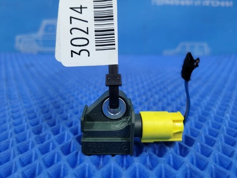 Датчик ускорения Mercedes-Benz E-Class 2013 A1729056000 W212 М276952