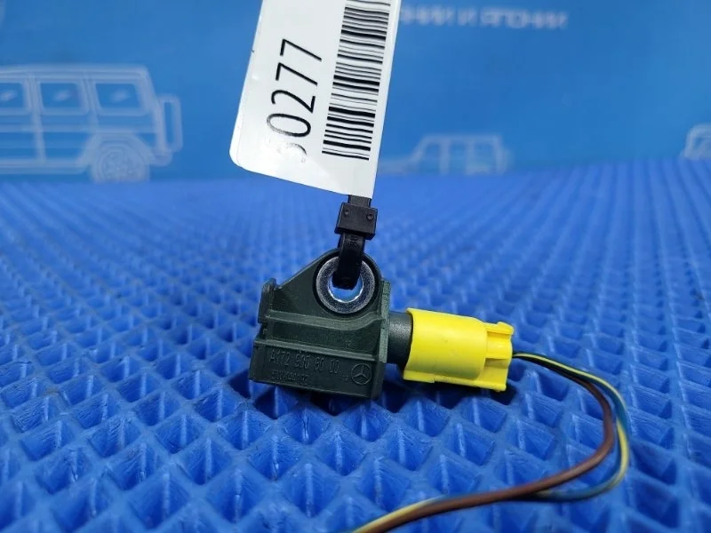 Датчик ускорения Mercedes-Benz E-Class 2013 A1729056000 W212 М276952