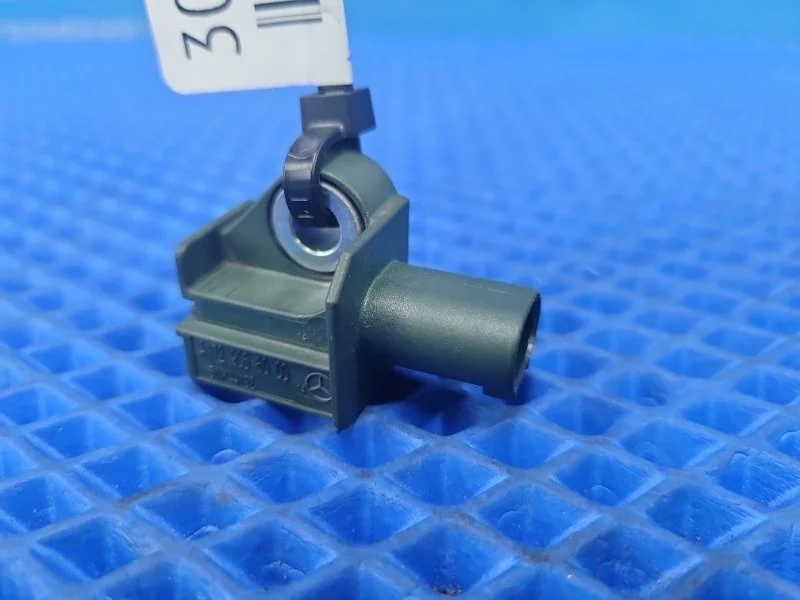 Датчик ускорения Mercedes-Benz E-Class 2013 A1729056000 W212 М276952