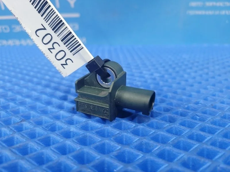 Датчик ускорения Mercedes-Benz E-Class 2013 A1729056000 W212 М276952