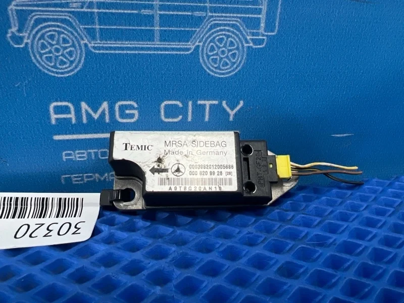 Датчик подушки безопасности Mercedes-Benz E-Class 1998 A0008209926 W210 М112911