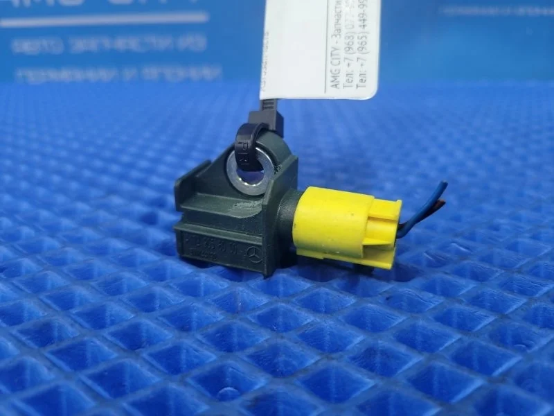 Датчик ускорения Mercedes-Benz E-Class 2013 A1729056000 W212 М276952