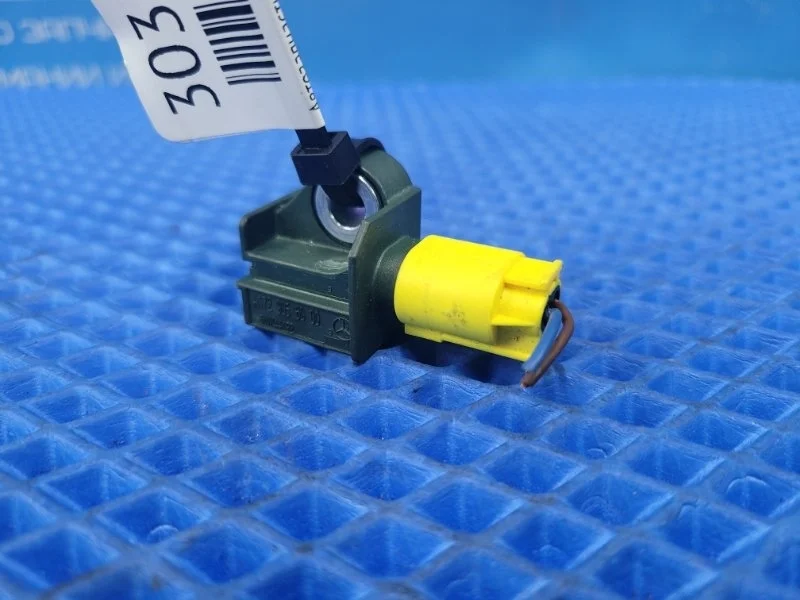 Датчик ускорения Mercedes-Benz E-Class 2013 A1729056000 W212 М276952