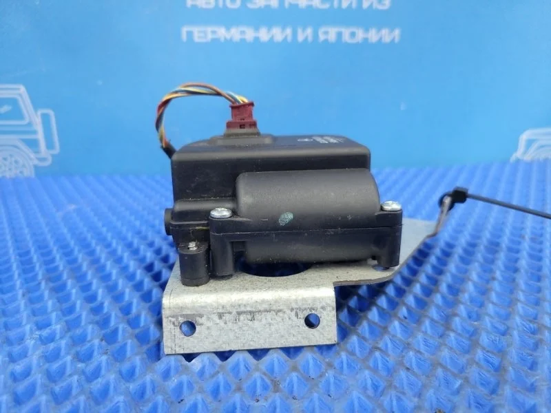 Моторчик oткpывания форточки Mercedes-Benz Vito 2001 A6388290001 W638 M111980, задний левый