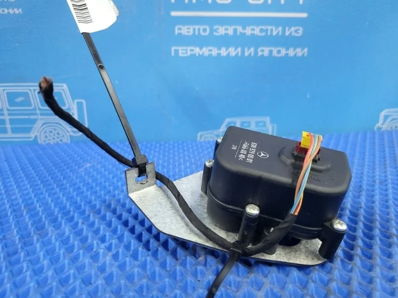 Моторчик oткpывания форточки Mercedes-Benz Vito 2001 A6388290001 W638 M111980, задний левый