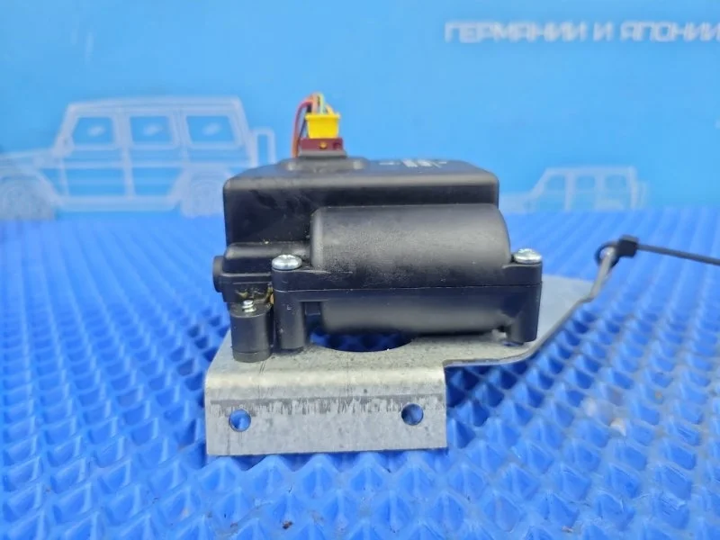 Моторчик oткpывания форточки Mercedes-Benz Vito 2001 A6388290001 W638 M111980, задний левый