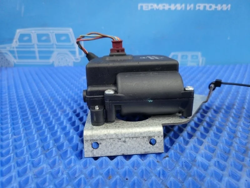 Моторчик oткpывания форточки Mercedes-Benz Vito 2001 A6388290001 W638 M111980, задний левый