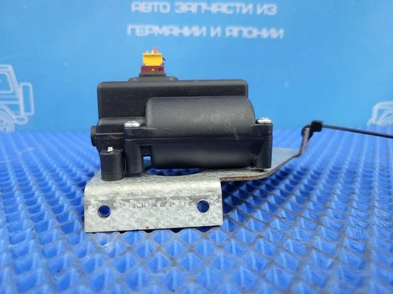 Моторчик oткpывания форточки Mercedes-Benz Vito 2001 A6388290001 W638 M111980, задний левый