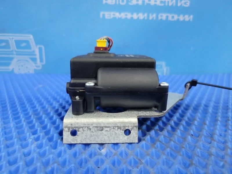 Моторчик oткpывания форточки Mercedes-Benz Vito 2001 A6388290001 W638 M111980, задний левый