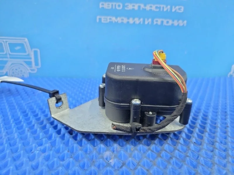 Моторчик oткpывания форточки Mercedes-Benz Vito 2001 A6388290001 W638 M111980, задний левый