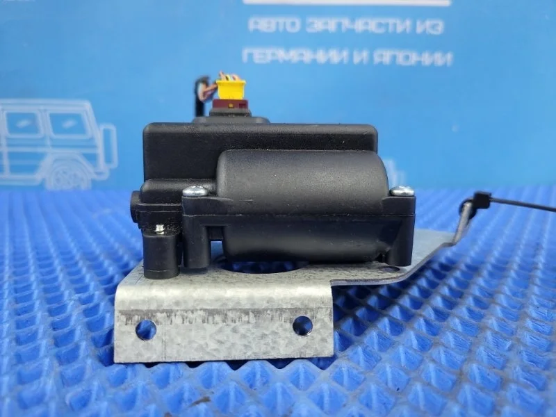 Моторчик oткpывания форточки Mercedes-Benz Vito 2001 A6388290001 W638 M111980, задний левый