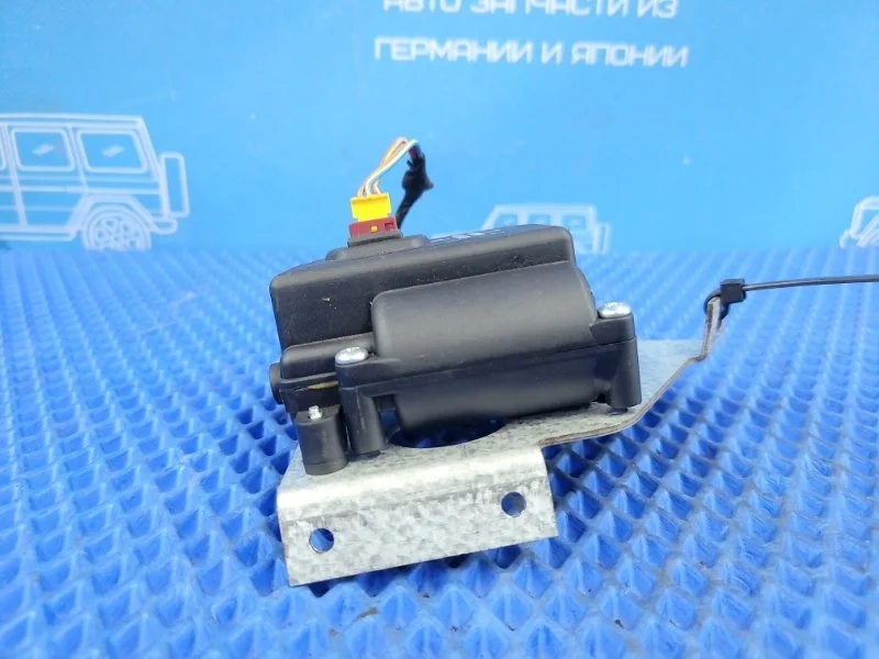 Моторчик oткpывания форточки Mercedes-Benz Vito 2001 A6388290001 W638 M111980, задний левый