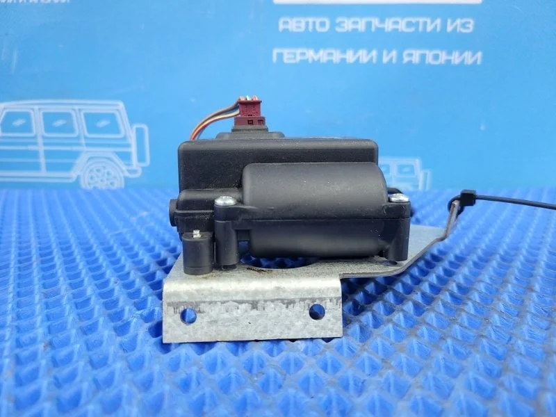 Моторчик oткpывания форточки Mercedes-Benz Vito 2001 A6388290001 W638 M111980, задний левый